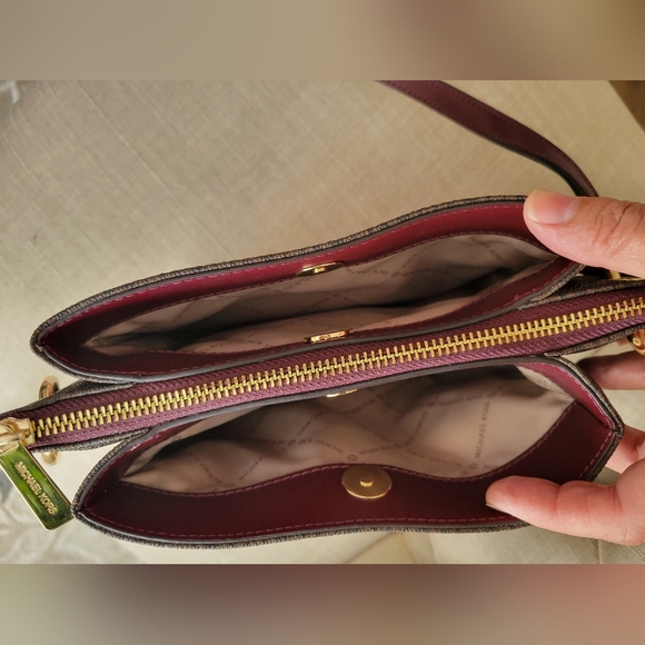 Michael Kors Small Nicole Crossbody bag brown burgundy - Picture 3 of 5